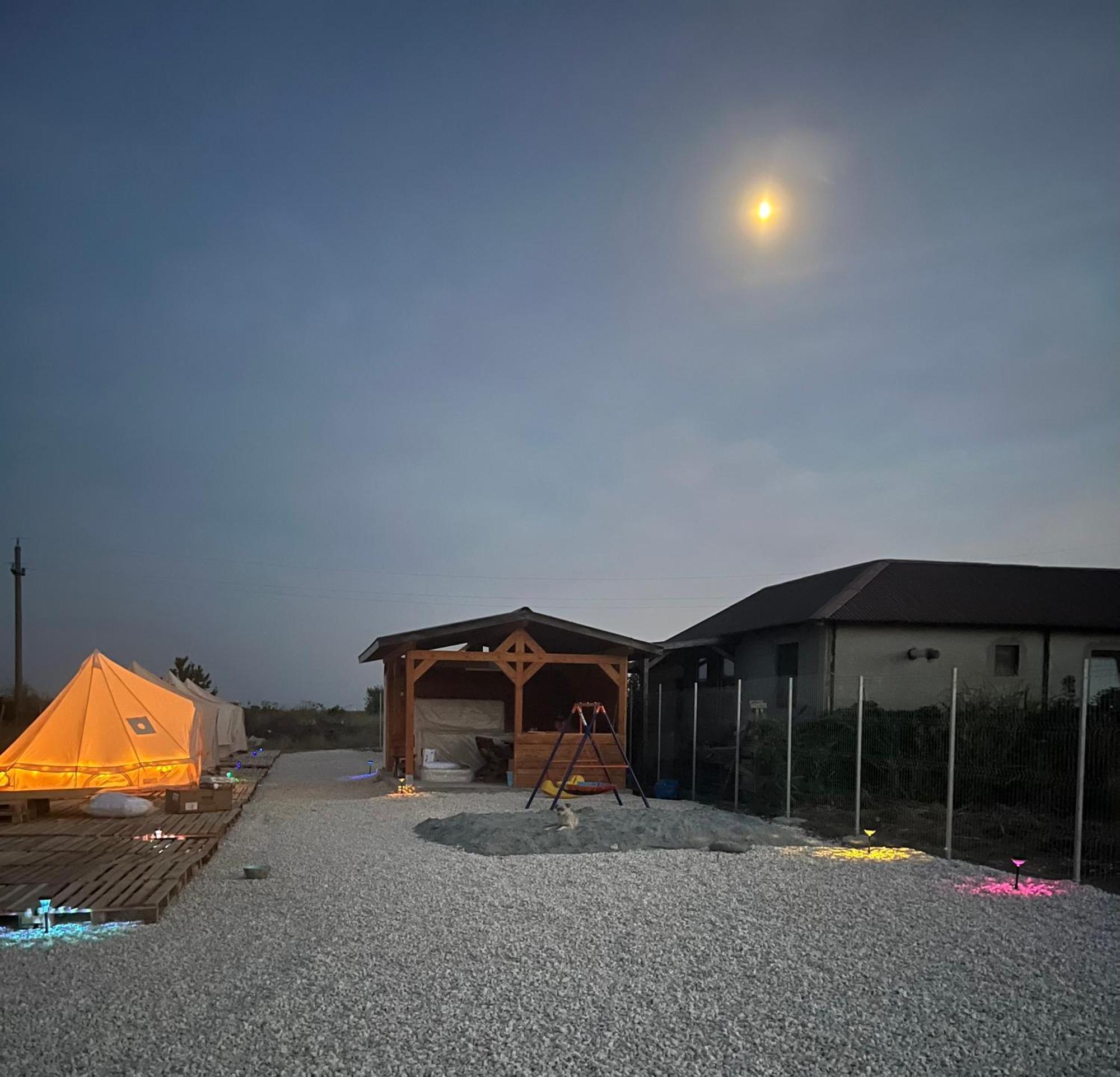Meme Glamping Hotel Corbu  Bagian luar foto